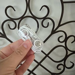 Apple Wired Ear Buds